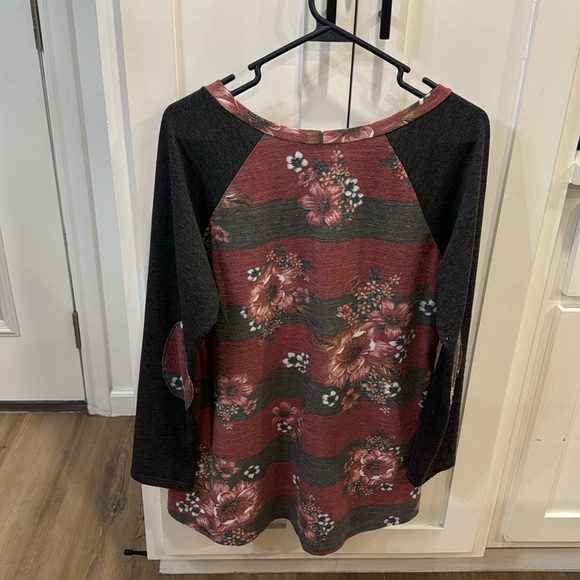 Women’s size medium in great condition tunic top. - Picture 2 of 4